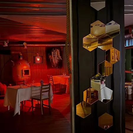 Szálloda Sadam & Restoran Wirkes' *