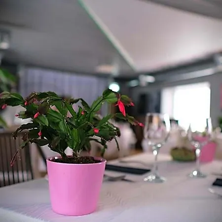 Sadam & Restoran Wirkes' فندق