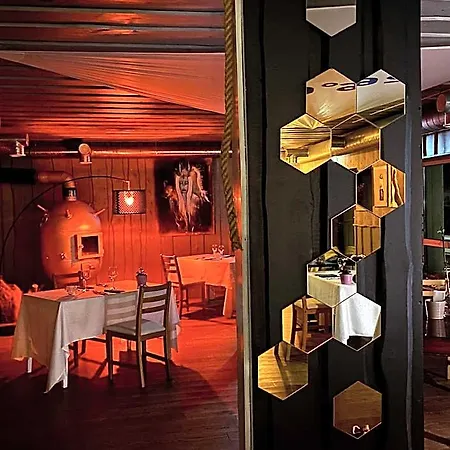 Sadam & Restoran Wirkes' فندق Vergi